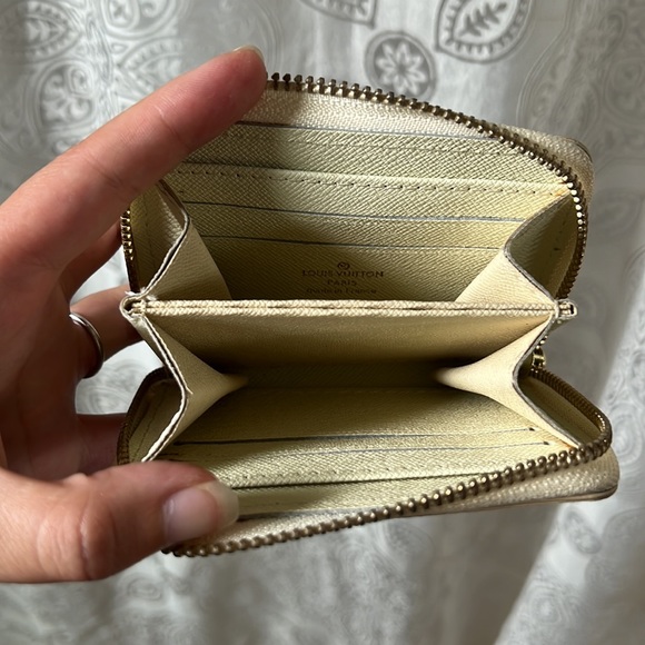 Cream Wallet - Picture 5 of 7